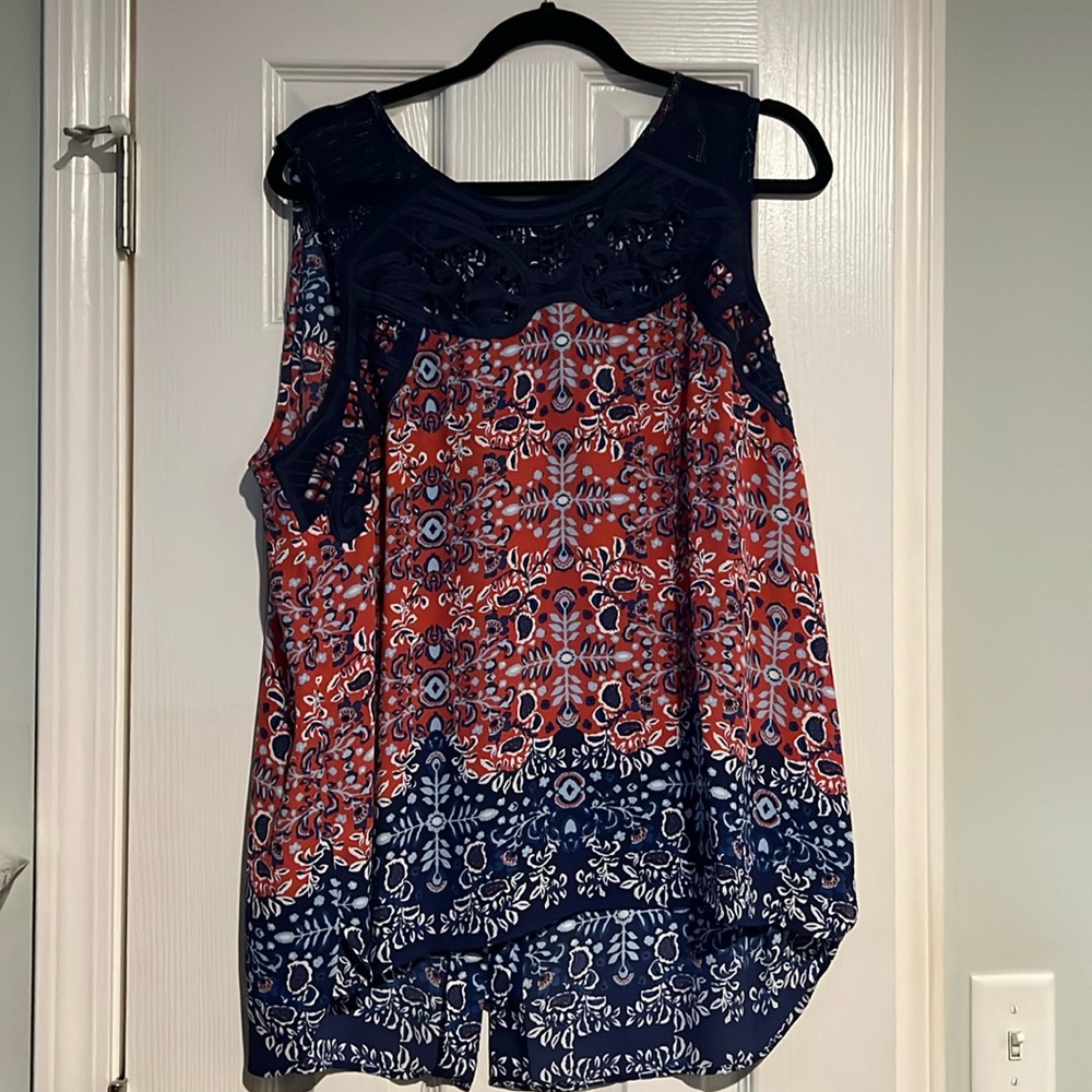 Women’s Danielrainn sleeveless blouse. Size XXL.